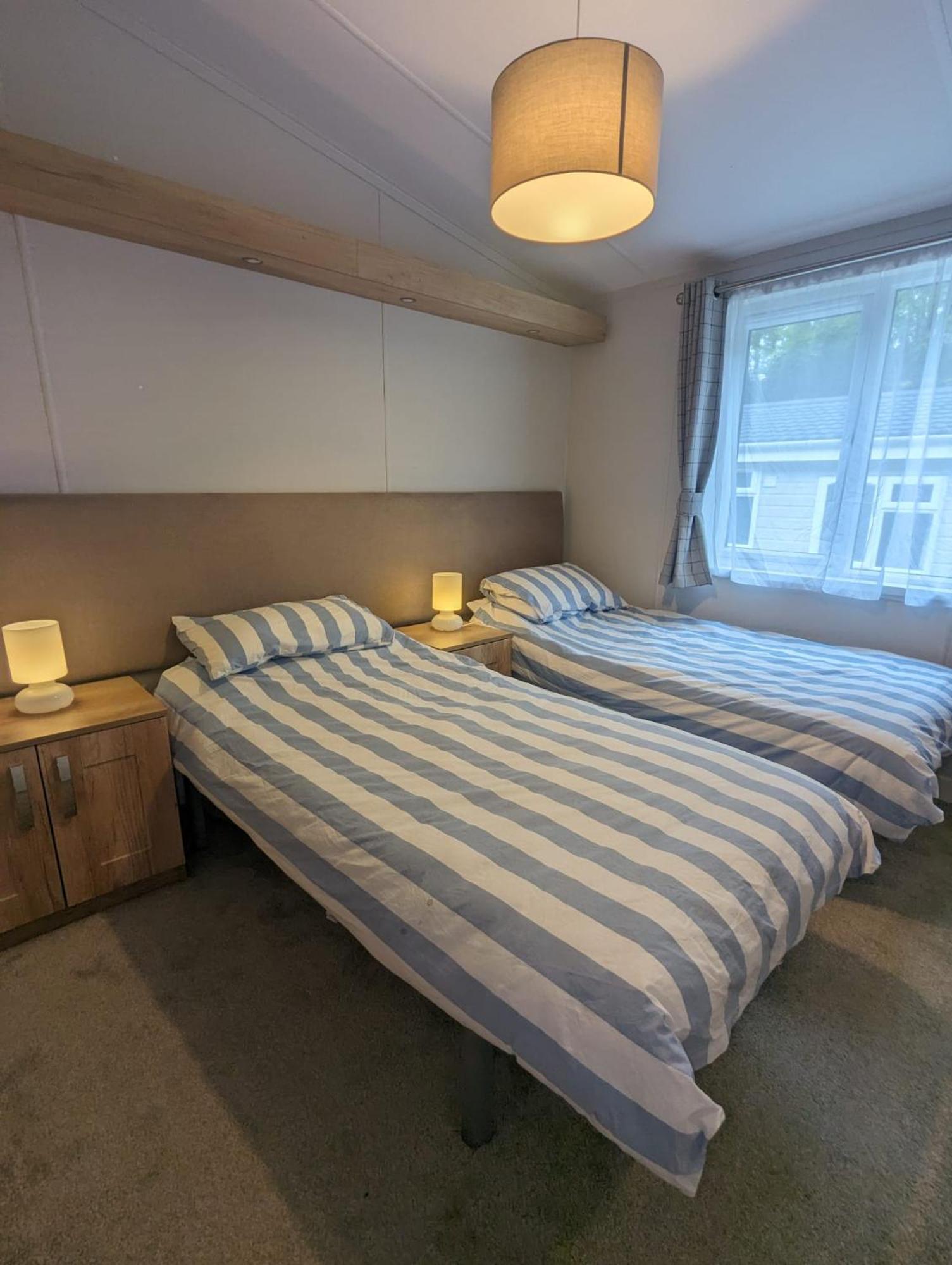 Luxury Stunning Sensation Lodge On 5 Star Shorefield Country Park New Forest Entertainment And Leisure Passes Included Milford on Sea Bagian luar foto