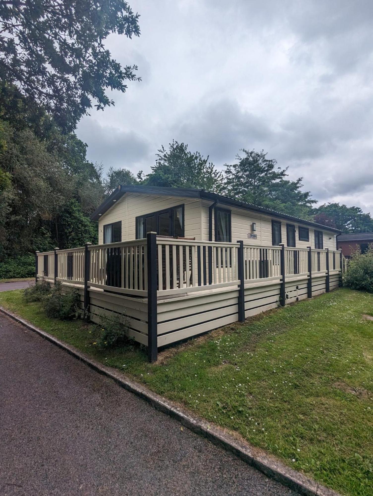 Luxury Stunning Sensation Lodge On 5 Star Shorefield Country Park New Forest Entertainment And Leisure Passes Included Milford on Sea Bagian luar foto